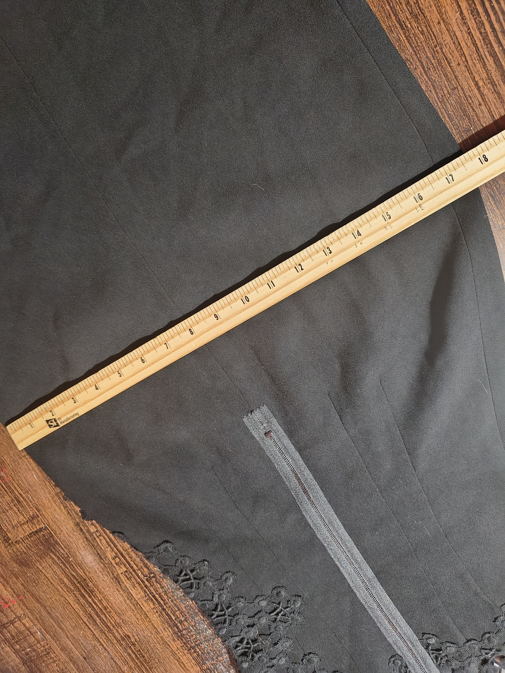 Elie Tahari Black Laced-Yoke Midi Sheath Dress - Picture 15 of 16